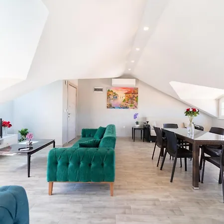 Stunning In With Seaview And Pool Appartamento