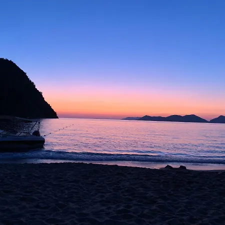 Stunning In With Seaview And Pool Apartament *