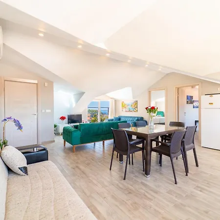 Apartament Stunning In With Seaview And Pool