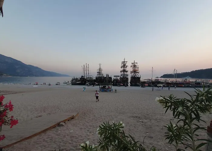 Stunning In With Seaview And Pool דירה