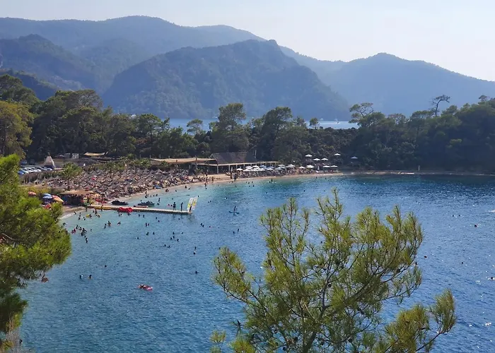 Stunning In With Seaview And Pool דירה