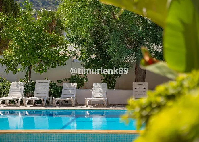 Stunning In With Seaview And Pool אולודניץ