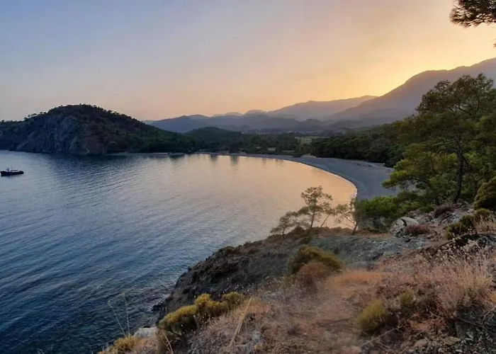 Stunning In With Seaview And Pool אולודניץ