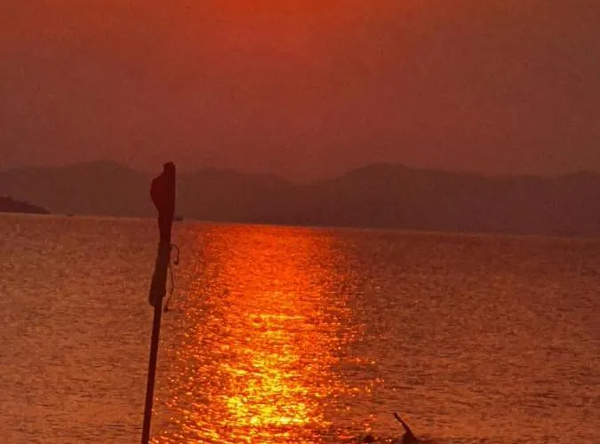 Stunning In With Seaview And Pool דירה אולודניץ