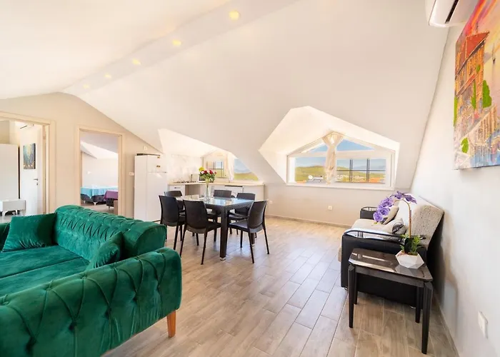 דירה Stunning In With Seaview And Pool אולודניץ