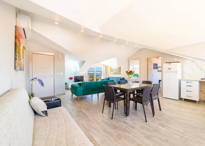 דירה Stunning In With Seaview And Pool