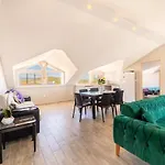 Stunning In With Seaview And Pool アパート *