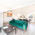 Stunning In With Seaview And Pool オルデニズ