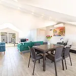 Stunning In With Seaview And Pool オルデニズ
