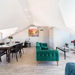 Stunning In With Seaview And Pool オルデニズ