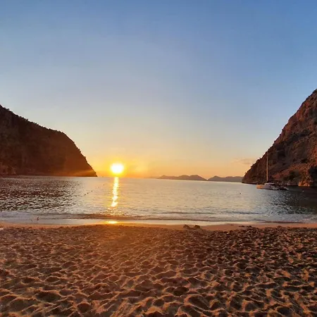 Stunning In With Seaview And Pool Lejlighed *