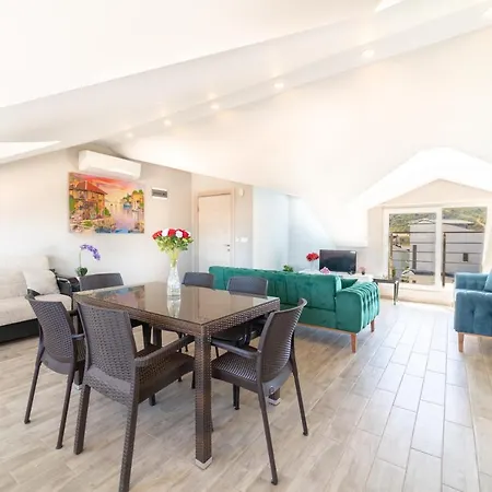 Stunning In With Seaview And Pool Apartamento Oludeniz