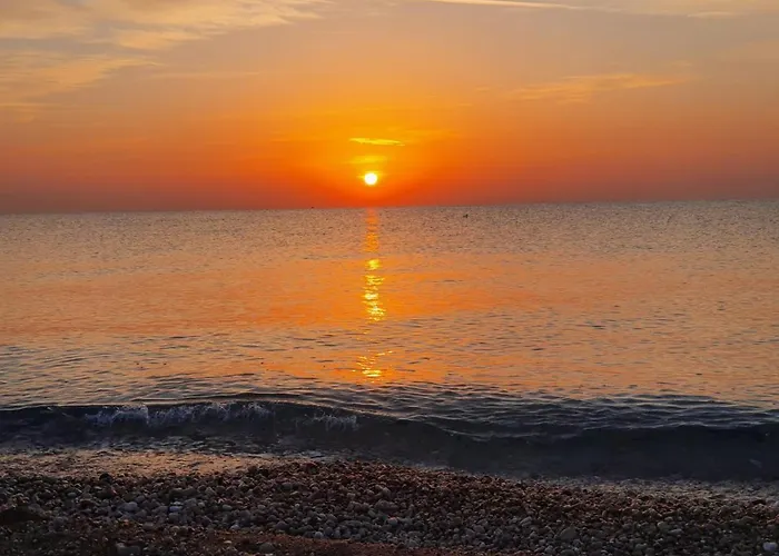 Stunning In With Seaview And Pool 公寓